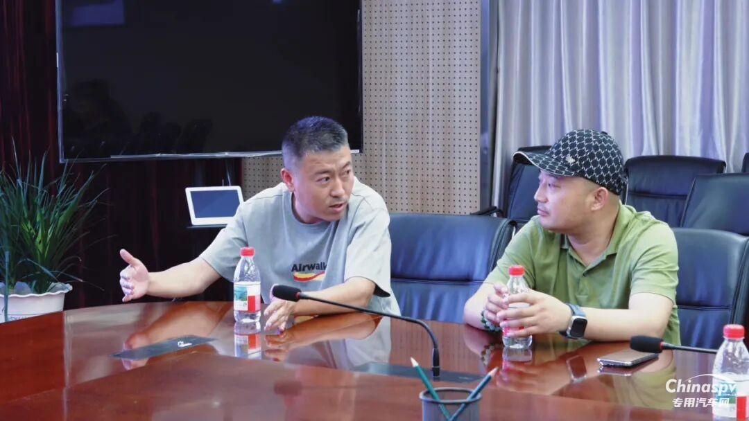 甘肅客戶代表團(tuán)蒞臨東風(fēng)龍擎工廠考察交流