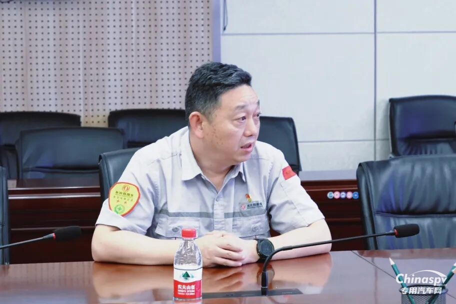 甘肅客戶代表團(tuán)蒞臨東風(fēng)龍擎工廠考察交流
