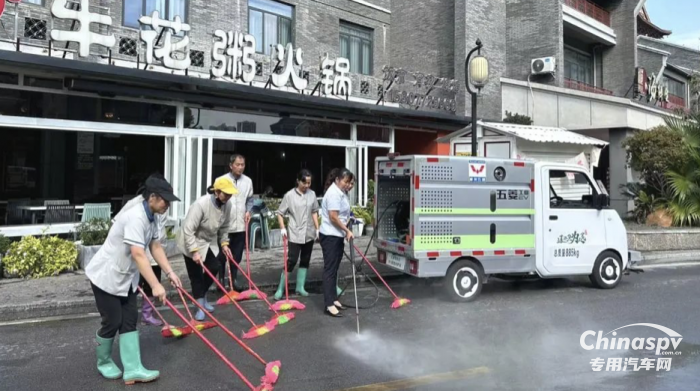 五菱小精靈純電動(dòng)路面養(yǎng)護(hù)車