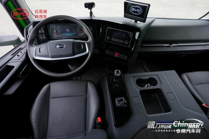 更靈活更高效！比亞迪純電動三軸工程車首次亮相