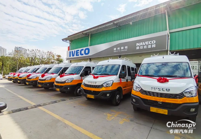 南京依維柯歐勝工程車順利交付！百變大咖為鐵路出行護航