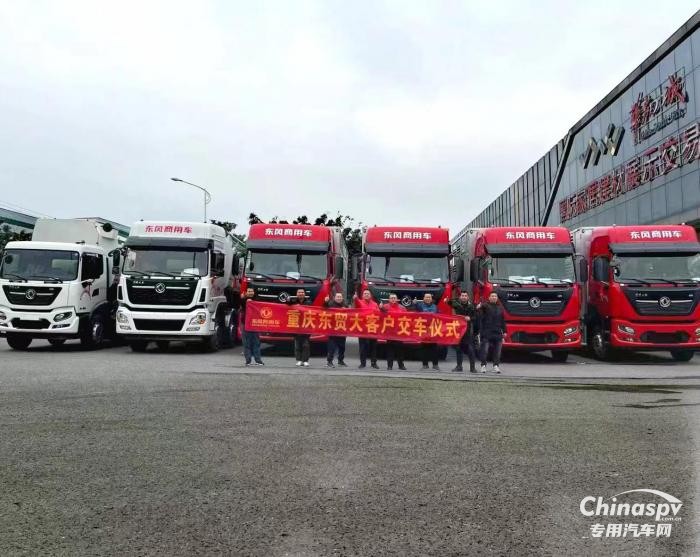 首批50臺(tái)交付 東風(fēng)商用車簽訂200臺(tái)飼料車大單